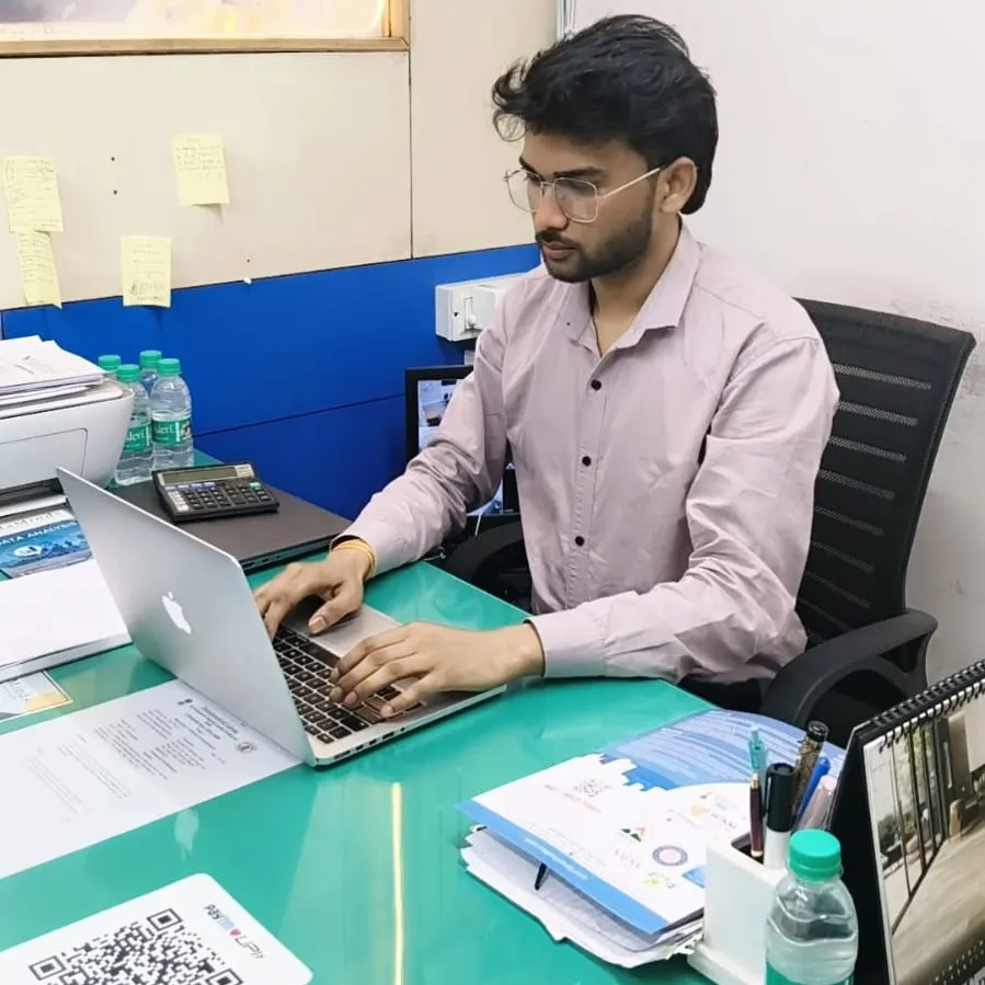 Python Programming Course by Pravesh Kumar