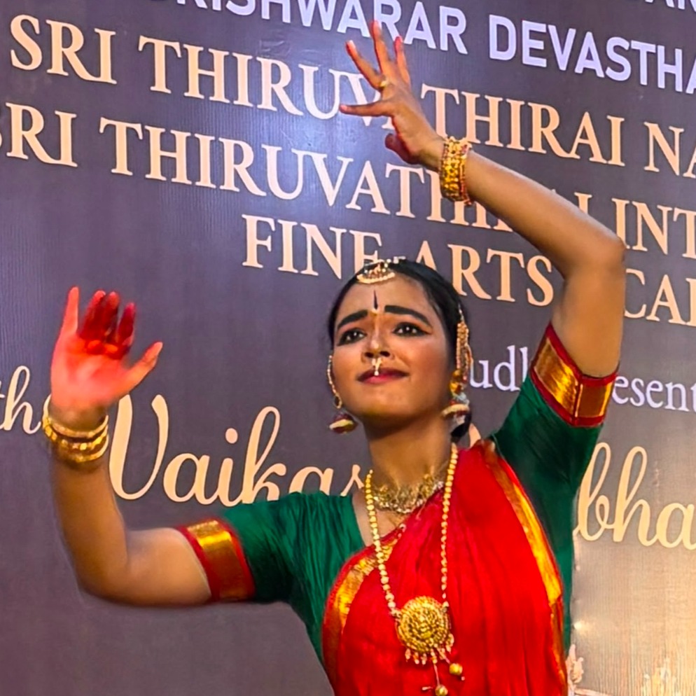 Bharthnatyam class in kalashetra style